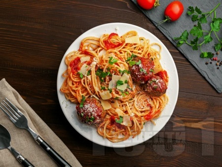 Талиатели или спагети (паста) с кюфтенца от сурова наденица - снимка на рецептата